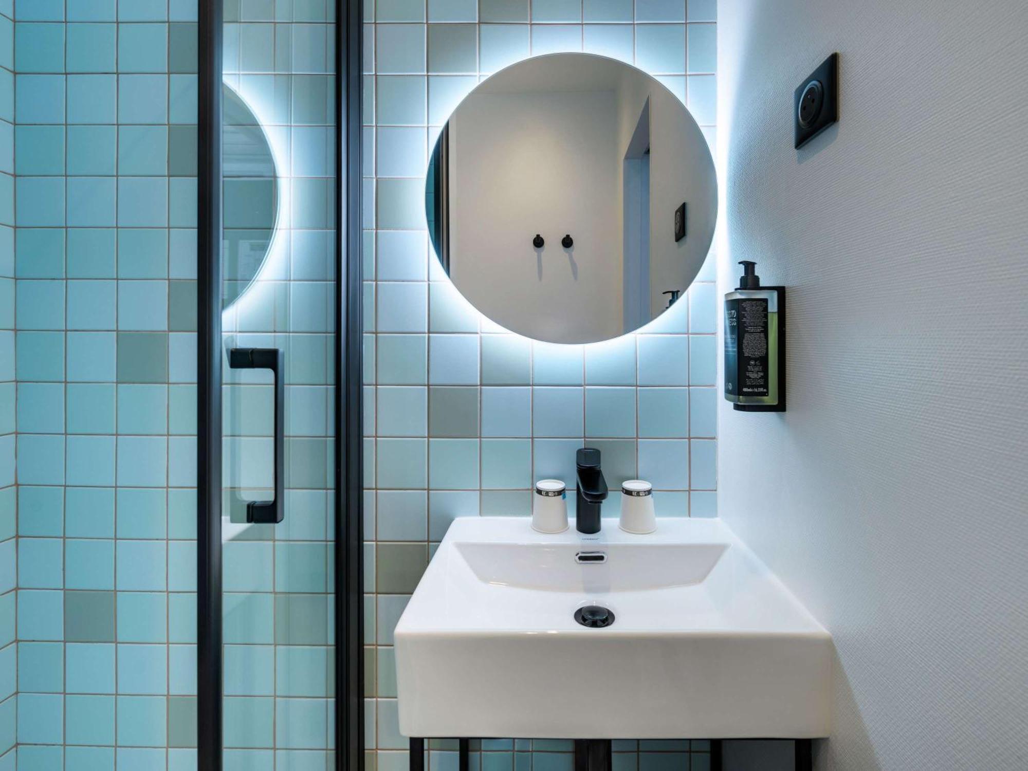 Ibis Styles Paris Cadet Lafayette Hotell Exteriör bild